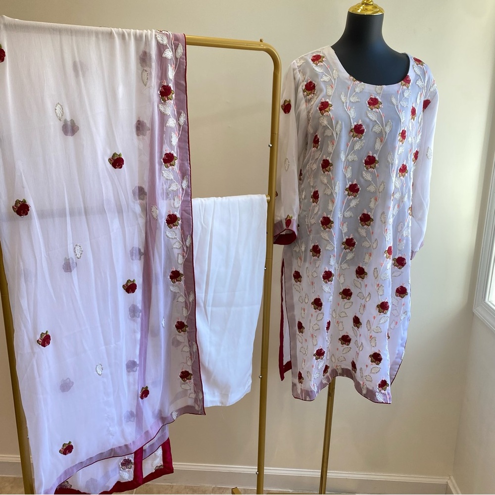 White Floral Embroidered shalwar kameez